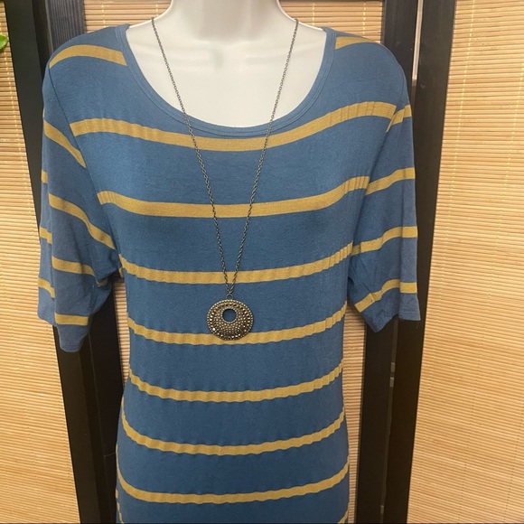 LuLaRoe Stripe Julia - Picture 5 of 9
